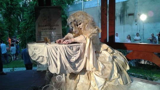 Statui Vivante - Domnişoara Havisham (Foto: Aura Clara Marinescu)