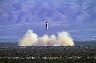 Compania Blue Origin a reuşit o nouă aterizare controlată la punct fix a rachetei sale reutilizabile