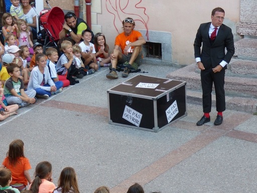 Festivalul ”Teatru, Stradă şi Copil” va debuta, sâmbătă, cu un spectacol pe aeroportul ”Henri Coandă”