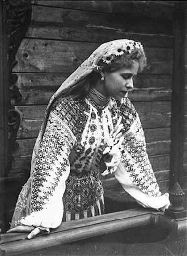 DOCUMENTAR. Ia românească, iubită de reginele României, răsfăţată în pânzele lui Matisse şi purtată de vedete internaţionale, este celebrată vineri în toată lumea