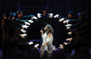 Spectacolul ”Dibuk”, cu Maia şi Cabiria Morgenstern în distribuţie, se va juca în premieră la Teatrul Evreiesc de Stat