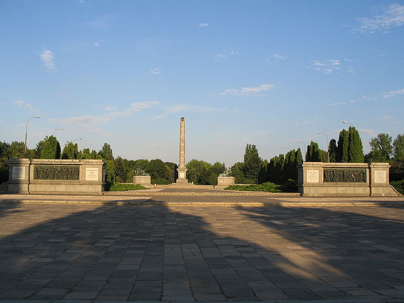 Polonia va muta într-un muzeu toate monumentele care marchează eliberarea sovietică 