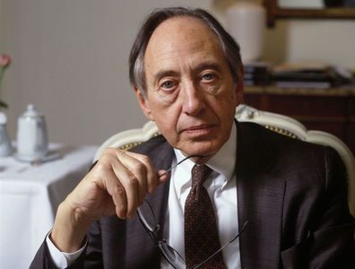 Scriitorul şi futurologul american Alvin Toffler a murit la vârsta de 87 de ani