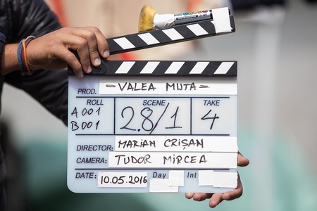 REPORTAJ - ”Atenţie, motor, acţiune!”; Filmările pentru miniseria HBO ”Valea mută” se apropie de final, la Braşov. FOTO