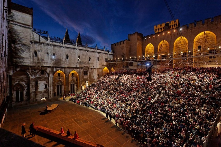 Festivaluri şi concerte anulate în Franţa în urma atacului de la Nisa; La Avignon se aplaudă înaintea fiecărui spectacol 