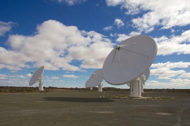 Telescopul MeerKAT din Africa de Sud a realizat o fotografie spectaculoasă, ce conţine imagini cu 1.300 de galaxii. FOTO