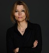 Scriitoarea turcă Elif Shafak: AKP a ajuns la putere prin vot, ”güleniştii” vor să guverneze din spatele uşilor. Lupta pentru putere corupe