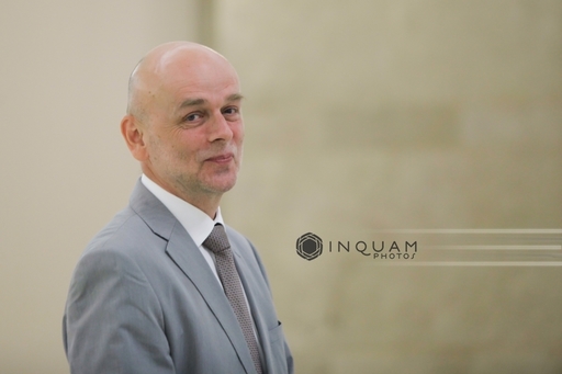 Pagina de Facebook, o cafenea şi un newsletter, proiecte urgente ale directorului Muzeul Naţional de Artă al României
