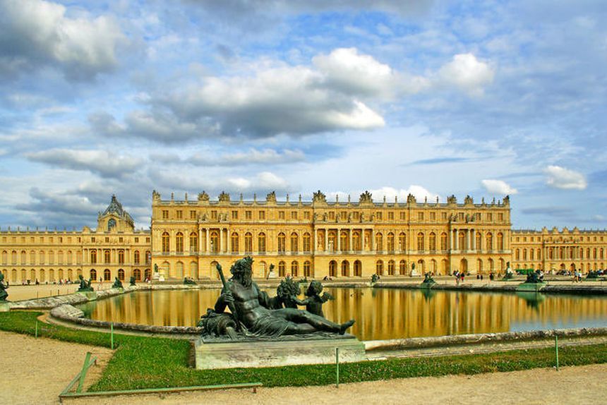 Castelul Versailles, evacuat din cauza unui colet suspect
