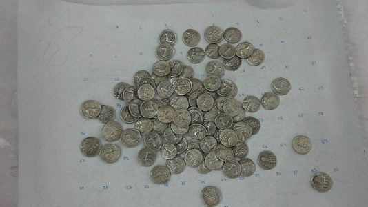 Vrancea: Nouăzeci şi una de monede de pe vremea geto-dacilor, vechi de 2.400 de ani, găsite de un localnic pe un izlaz