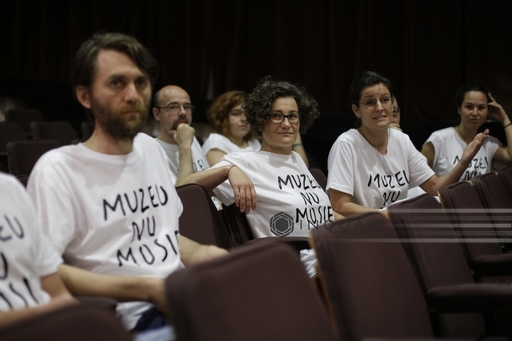 Angajaţii Muzeului Naţional al Ţăranului Român şi ministrul Culturii, faţă în faţă: "Nu numai că nu există consens, nu există dialog". FOTO