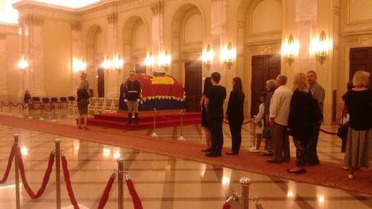 Priveghiul public al Reginei Ana la Palatul Regal (Foto: Aura Marinescu - News.ro)