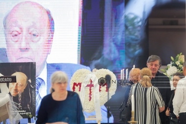 Personalităţi din lumea artei româneşti i-au adus un ultim omagiu lui Marin Moraru; Caramitru: Asistăm la un moment trist al unui mare actor comic