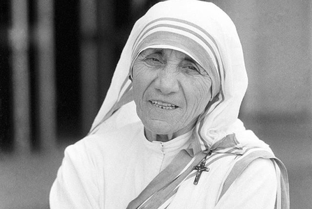 Maica Tereza a fost sanctificată de Papa Francisc; La ceremonia de la Vatican au participat şi 1.500 de oameni ai străzii - VIDEO