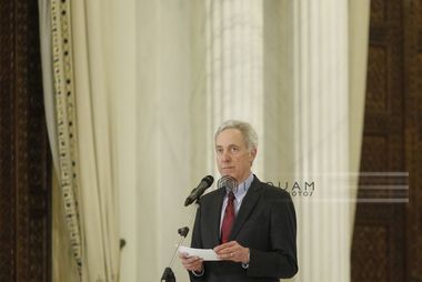 Ambasadorul SUA, la inaugurarea Raftului American în Miercurea Ciuc: Îi încurajez pe cei care pot citi în limba engleză să folosească această colecţie