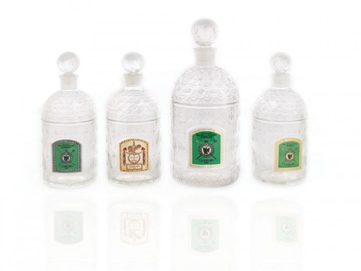 Tacâmuri din argint, flacoane Guerlain de parfum şi obiecte Art Nouveau, vedetele Licitaţiei de Maniere a casei Artmark