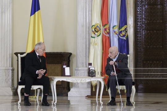 Djuvara şi Şora, decoraţi la Cotroceni; Iohannis: România a fost binecuvântată cu intelectuali de marcă; Djuvara: Mă simt mititel (FOTO: Inquam Photos / Octav Ganea)