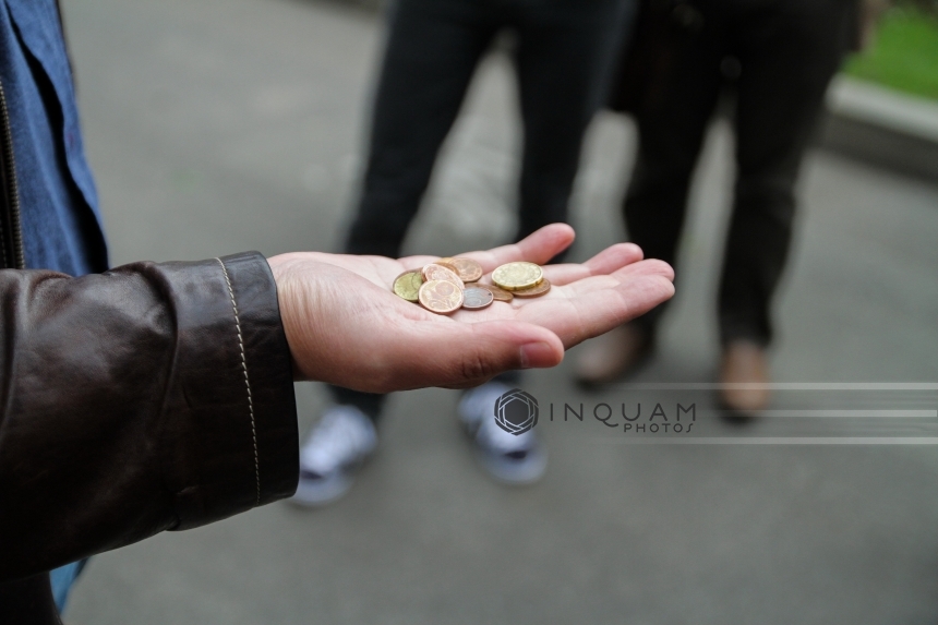Ambasada Rusiei a primit 15 euro strânşi de participanţii la protestul ”Donează un cent pentru Rusia” şi îi va dona pentru ”Cuminţenia Pământului”. FOTO