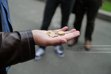 Ambasada Rusiei în România spune că a primit în urma protestului de marţi seară 19,19 lei, 4,41 euro, 0,31 dolari americani, 200 de yeni japonezi şi 200 de woni sud-coreeni; Suma va fi donată pentru ”Cuminţenia Pământului”