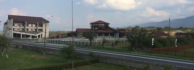 Ministerul Culturii: Construcţii şi panouri comerciale amplasate ilegal au dus la distrugerea sitului arheologic Ulpia Traiana Sarmizegetusa