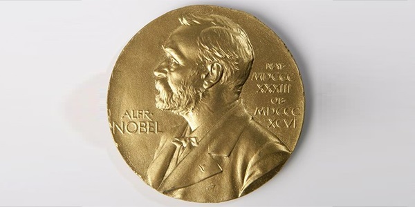 Medalia Nobel primită de John Forbes Nash, laureat al premiului pentru economie în 1994, estimată la 2 milioane de dolari, scoasă la licitaţie