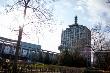 Radu Carp, membru în CA al TVR, respinge propunerea de eliminare a taxei radio-TV: Se intenţionează naţionalizarea SRTV şi SRR