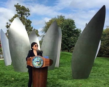 Yoko Ono, văduva lui John Lennon, a dezvăluit prima sa instalaţie permanentă în Jackson Park din Chicago