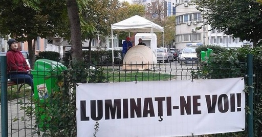 Un monument dedicat victimelor incendiului din Colectiv este amplasat în Piaţa Bucur şi va fi inaugurat duminică