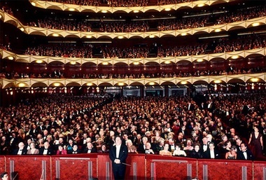 Opera Metropolitan din New York a anulat un spectacol, după ce un spectator a aruncat o substanţă necunoscută în fosa orchestrei