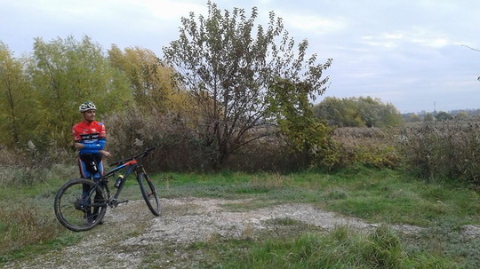 Bicicliştii aleg des trasee prin Parcul Văcăreşti (Foto: Aura Marinescu)