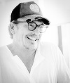 Regizorul american Mick Davis caută interpreţi pentru rolurile Marilyn Monroe, Maria Tănase, Hitler, Greta Garbo, Cehov, John Lennon pentru spectacolul ”Cina cea de taină”
