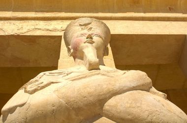 O mumie veche de peste trei milenii, descoperită intactă, în apropiere de Luxor