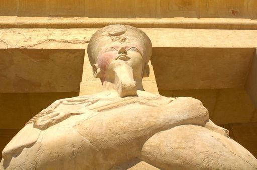 O mumie veche de peste trei milenii, descoperită intactă, în apropiere de Luxor