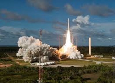 O rachetă europeană Ariane 5 a plasat cu succes pe orbită patru sateliţi din reţeaua de geolocalizare Galileo

