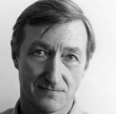 Julian Barnes: Permisiunea acordată scriitorilor americani de a concura pentru Booker Prize este o ”tâmpenie”