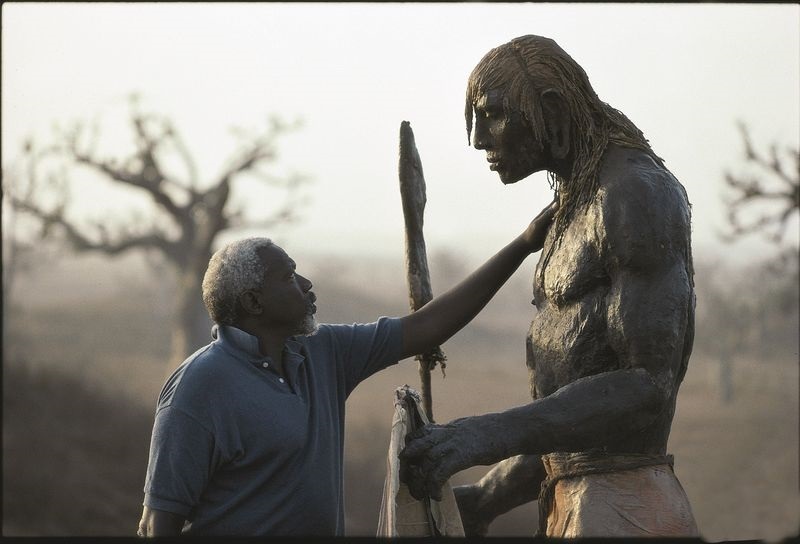 Ousmane Sow, un sculptor celebru pentru creaţiile sale reprezentând luptători africani uriaşi, a murit la vârsta de 81 de ani