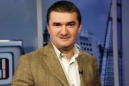 Jurnalistul Dorin Chioţea, suspendat de la Realitatea TV pentru că a lăudat transmisia Antenei 3 de la parada de Ziua Naţională. Reacţia directorului executiv al Realitatea TV, Edward Pastia: "Este vorba despre colegialitate"