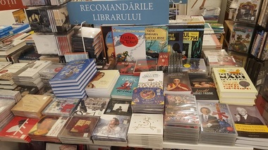 Manualul de Biologie de clasa a VI-a, cea mai furată carte din librăriile Humanitas în anul 2016