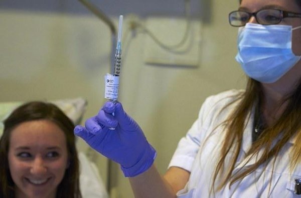 Un vaccin experimental deosebit de eficient împotriva Ebola ar putea fi disponibil pe piaţă în 2018