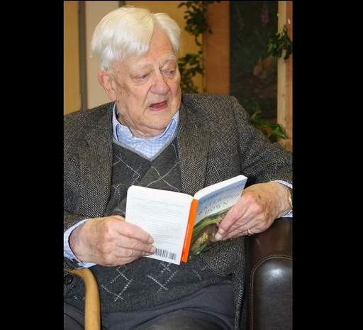 Scriitorul Richard Adams, un cunoscut autor de cărţi pentru copii, a murit la vârsta de 96 de ani

