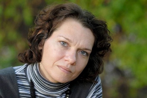 Scriitoarea turcă Asli Erdogan, judecată în libertate până pe 14 martie