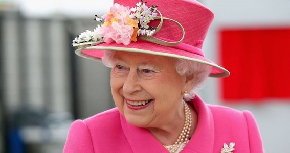 Regina Elizabeth a Marii Britanii, prima apariţie publică după răceala puternică de care a suferit în perioada Sărbătorilor. VIDEO