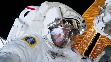 Doi astronauţi de pe ISS au modernizat sistemul electric al staţiei, după o ieşire pe orbită ce a durat şase ore