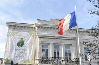 Versuri din "Iarna pe uliţă" recitate de ambasadorul François Saint-Paul şi de alţi diplomaţi francezi, de Ziua Culturii Naţionale. VIDEO