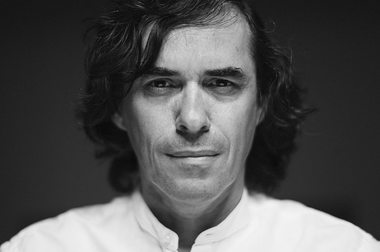 Mircea Cărtărescu motivează acceptarea premiului ”Eminescu”: Eu îl văd deasupra lumii literare