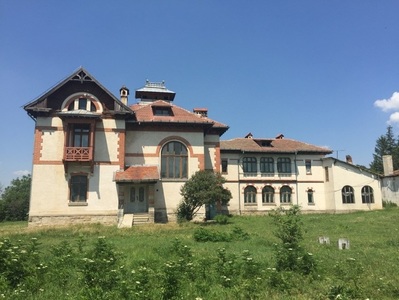 Conacul Alexandrescu de la Guranda, cu o valoare estimată la 700.000 de euro, este scos la licitaţie de Artmark Historical Estate - FOTO