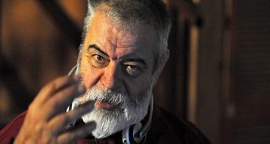 Sicriul cu trupul neînsufleţit al regizorului Radu Gabrea, depus sâmbătă la  Teatrul Nottara. Înmormântarea va avea loc duminică