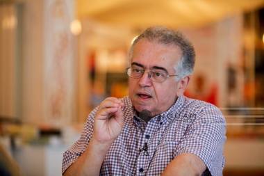 Dan C. Mihăilescu a renunţat la proiectul online "Cartea de la ora 5": Cred că sunt prea bătrân pentru uriaşele dumneavoastră aşteptări - VIDEO