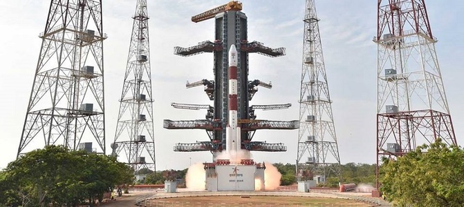Record în industria spaţială: India a plasat pe orbită 104 sateliţi printr-o singură lansare