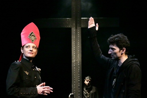Spectacol ”Controversa de la Valladolid”, în regia lui Radu Jude, are premiera, sâmbătă, la Teatrul Naţional Timişoara